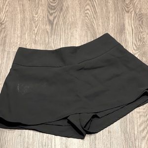 Express black skort